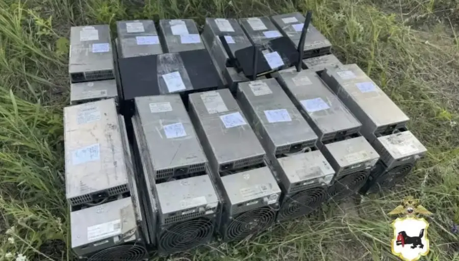 Неизвестные спрятали майнинговую ферму в сибирском лесу0